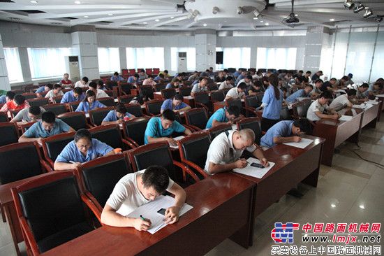 陕建机举办“特种作业人员”复审、取证考试
