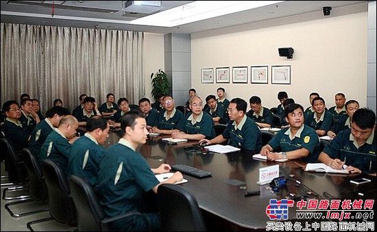 山推成功组织召开2015年半年度安全会议