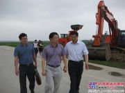 中和融資租賃有限公司總經理王梅善一行到訪“雙來神挖”製造基地