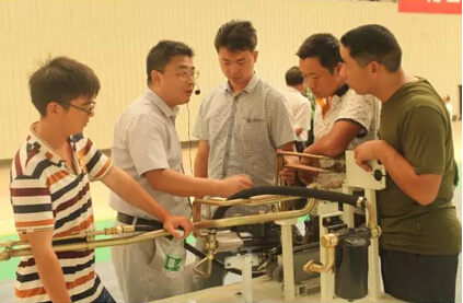 三湘机手盛夏忙，争来中联上学堂