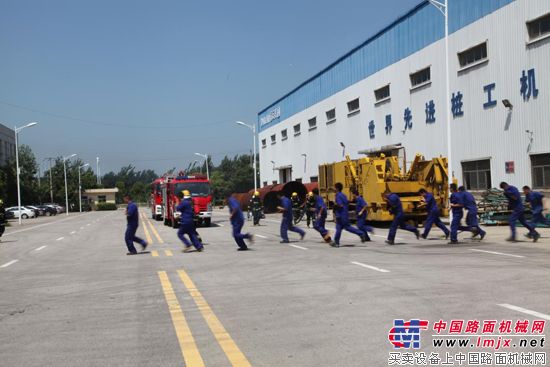 盾安重工聯(lián)合徐州市泉山區(qū)消防大隊進(jìn)行消防模擬演練