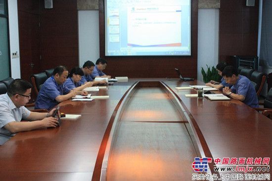 常林股份党委中心组召开“严以修身”专题学习研讨会