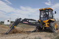 XT870挖掘装载机灵巧施工