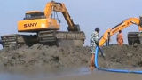 三一水陆两栖挖掘机施工视频