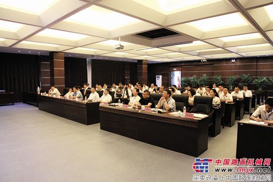 徐工道路机械在六大城市召开中期营销工作会议