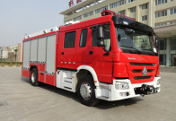 中國重汽28台城市主戰消防車交付山東消防總隊