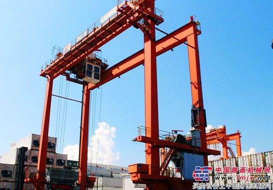 卡尔玛为珠三角区最大的内河集装箱码头进行龙门吊起重机钢结构维修