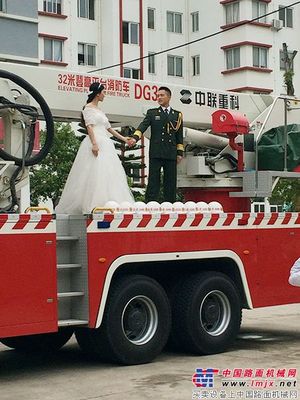 福建消防员情定中联重科消防车