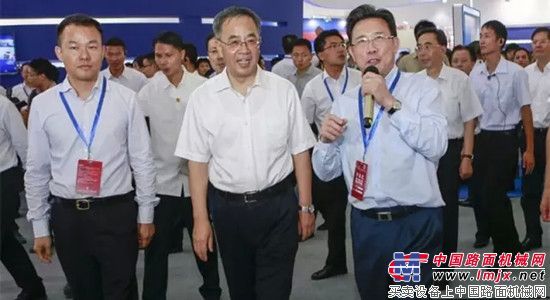 三一集团亮相首届珠江西岸“装洽会” 胡春华肯定三一发展