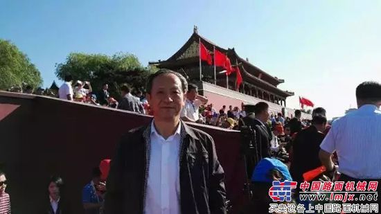 致敬！徐工集团董事长王民光荣受邀大阅兵观礼