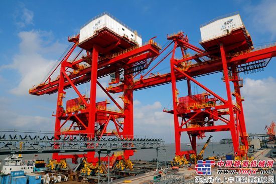 江蘇：蘇州太倉港區高智能散貨碼頭啟動大型卸船機安裝