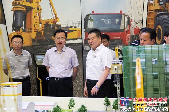 江苏省财政厅赵光副厅长一行到徐工调研