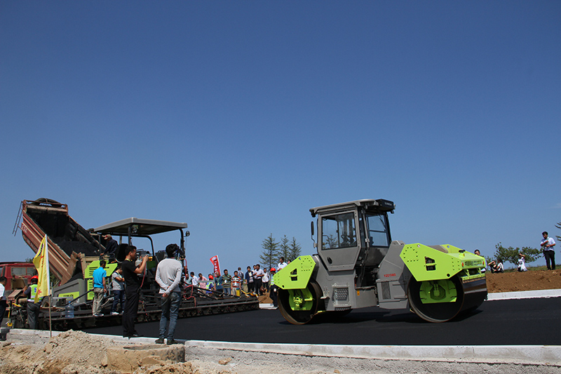 2015年中联重科第一届路面机械施工观摩会
