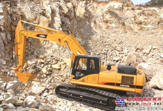 雷沃工程机械助力巴铁“三峡”水电站建设