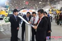 徐工LW500KN-LNG装载机人气爆棚北京工程机械展