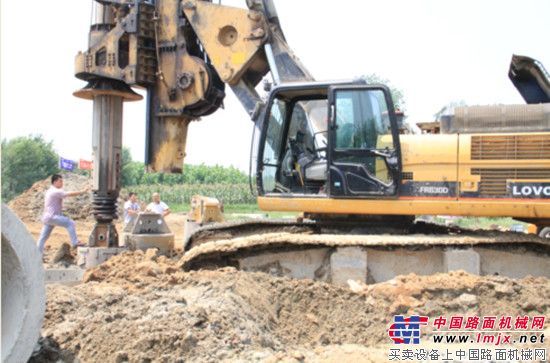 雷沃旋挖钻助力日照青连铁路建设