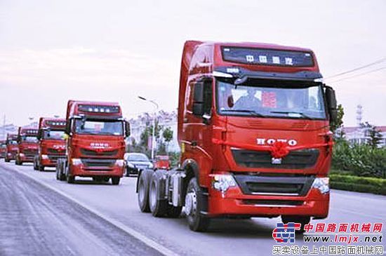 中國重汽HOWO T7H國慶迎親風頭蓋豪車
