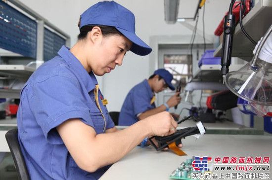 徐工施维英首批智能终端成功下线 实现两个行业第一