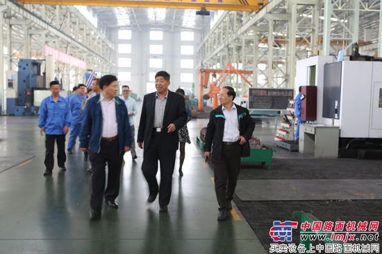 中国工程机械工业协会混凝土机械行业分会会长符忠轩一行考察方圆集团