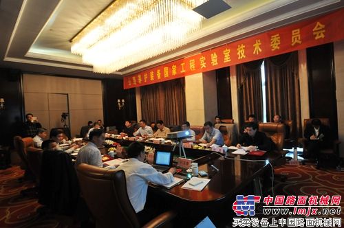 公路养护装备国家工程实验室在河南新乡召开理事会、技术委员会会议