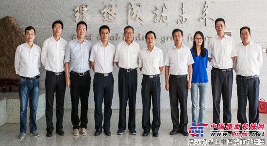 国家发改委国防司徐建平副司长一行到山河智能调研