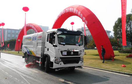 中国重汽最新环卫产品亮相2015年江西省环卫年会