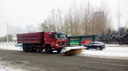 中國重汽HOWO除雪車守護哈爾濱