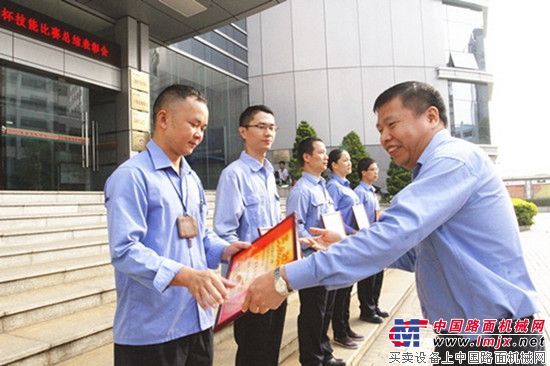 玉柴集中表彰百日劳动竞赛、“巾帼杯”技能比赛获奖人员