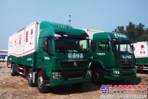 中国重汽五平台载货车助力双十一快递物流