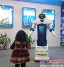 智能机器人亮相2015长沙配博会 端茶跳舞样样行