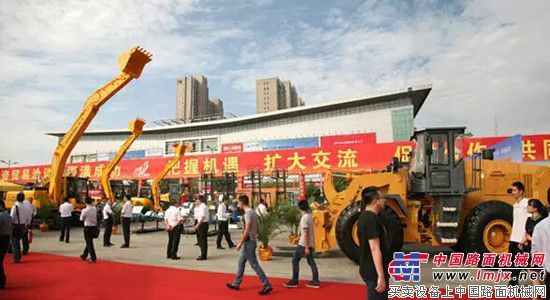 龙工参展第六届海峡两岸机械产业博览会