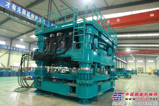 徐州盾安重工研制成功国内最大的全套管全回转钻机
