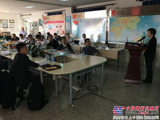 投资者考察团到访德基机械生产基地