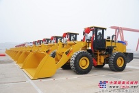 濰坊森達美港與卡特彼勒（青州）有限公司首批20台SEM660B裝載機交機儀式盛大舉行