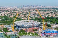 利勃海尔履带式起重机助力世界上最大网球场的巨型屋顶结构建造