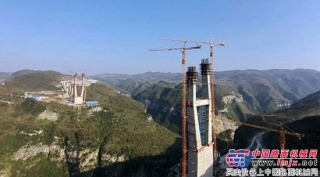 川建四台C7030塔机和四台SC200/200WPZ施工升降机 参与六广河特大桥建设