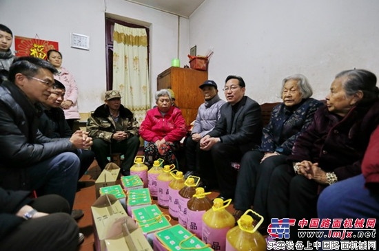 玉林市副市长李振品一行到玉柴慰问归国华侨