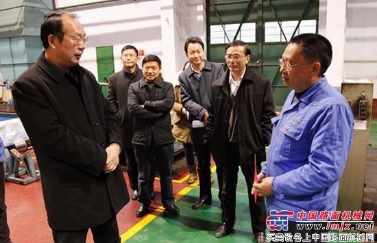 资阳市委书记周喜安慰问全国劳模彭永健