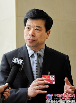 王金富代表：秸秆禁烧要创新驱动 方能变负担为财富