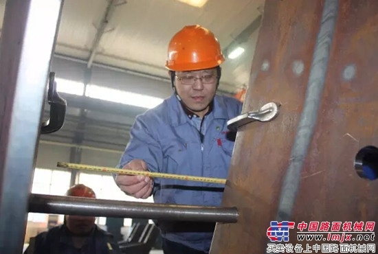 常林股份首席技师邹建福风采录