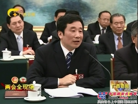 张高丽参加广西代表团审议 人大代表晏平发言