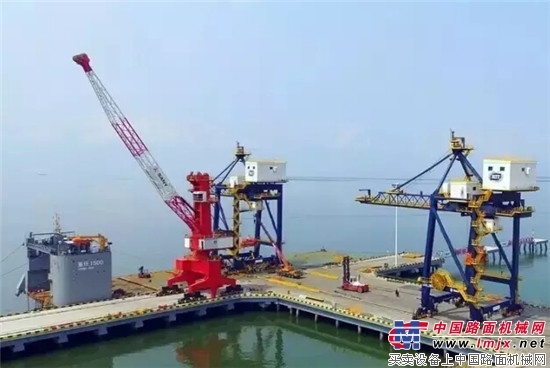 三一海工两台岸桥成功交付发运