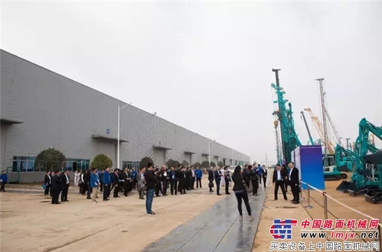 东盟十国代表参观山河智能重型机械联合厂房