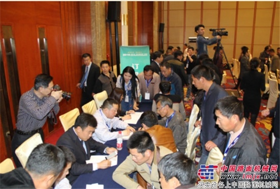 雷沃阿波斯农业装备全系列国三新品批量交机