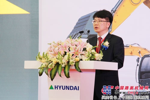 现代重工（中国）投资有限公司工程机械事业本部长韩在镐介绍新产品优势