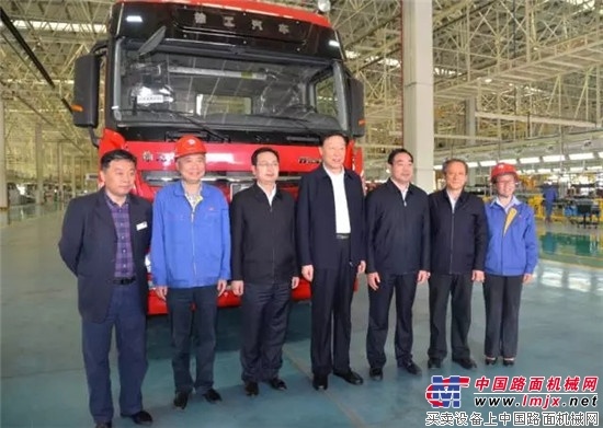 江苏省委书记罗志军勉励徐工：坚持不懈通过创新提高产品质量和效益