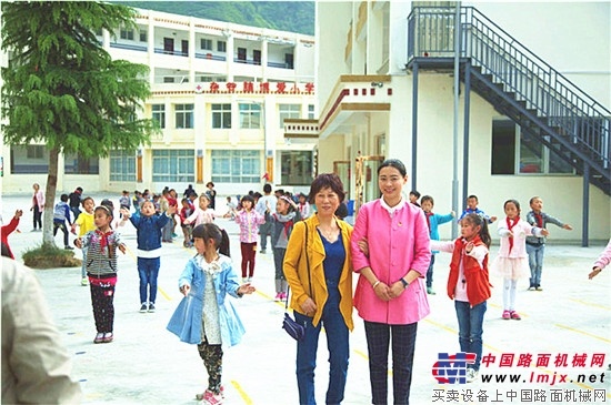 汶川震后八年：朗朗书声传来 理想之花绽放