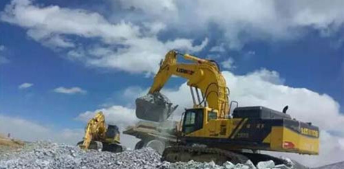力士德挖掘机“掘战”5600米青藏高原