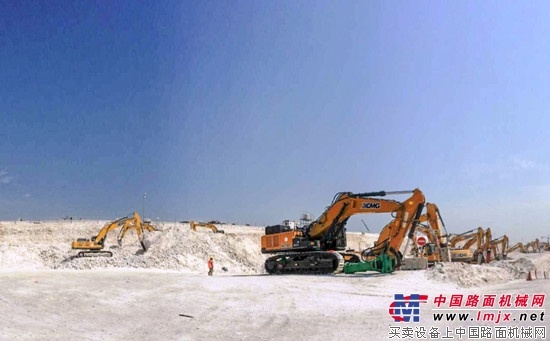 徐工挖机群助力卡塔尔世界杯场馆建设