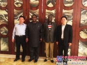 加纳共和国驻华副大使到中国重汽参观考察